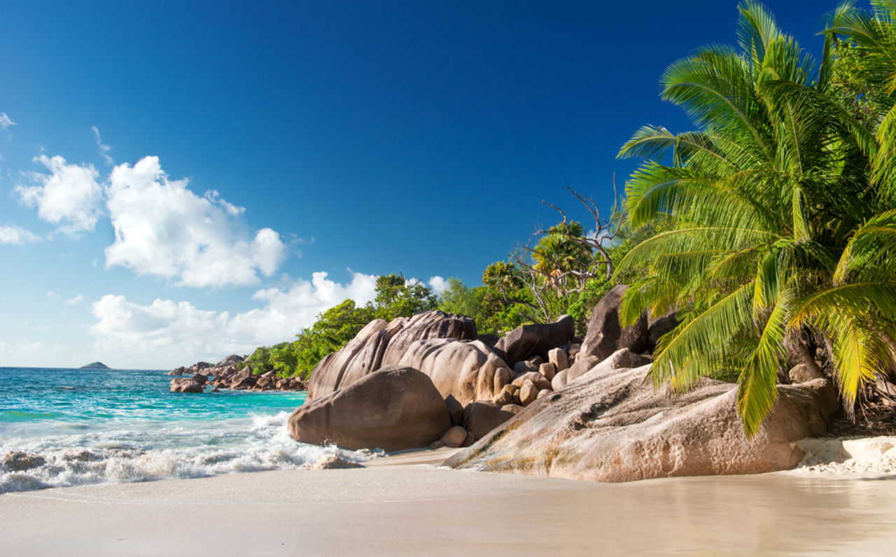 Der Strand Anse Lazio auf der Insel Praslin auf den Seychellen